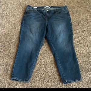 Torrid mid rise straight leg Capri jeans